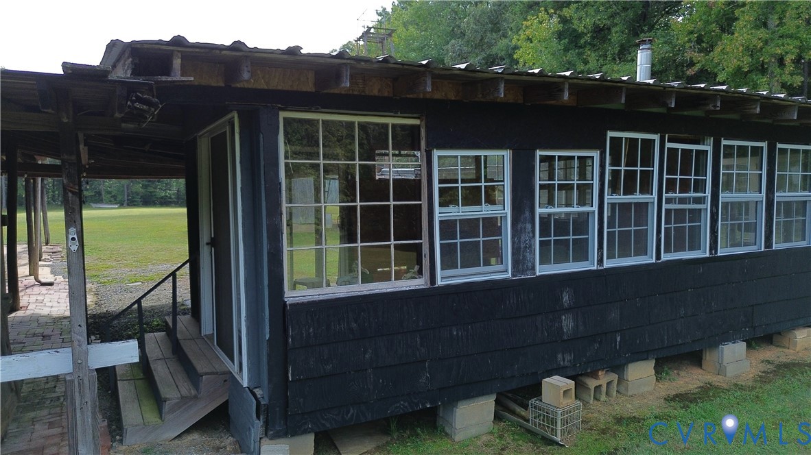 7246 MacDonald Road Scottsburg, VA 24589 - Photo 23 of 46 a front view of a house with a porch