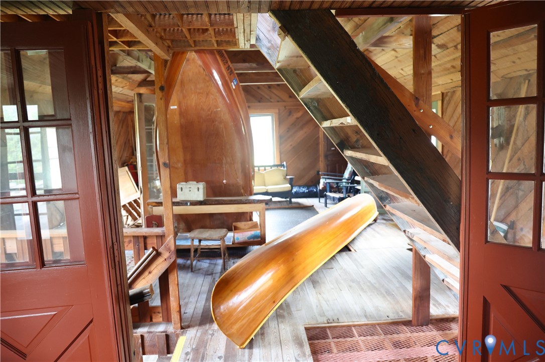 7246 MacDonald Road Scottsburg, VA 24589 - Photo 5 of 46 a view of a staircase