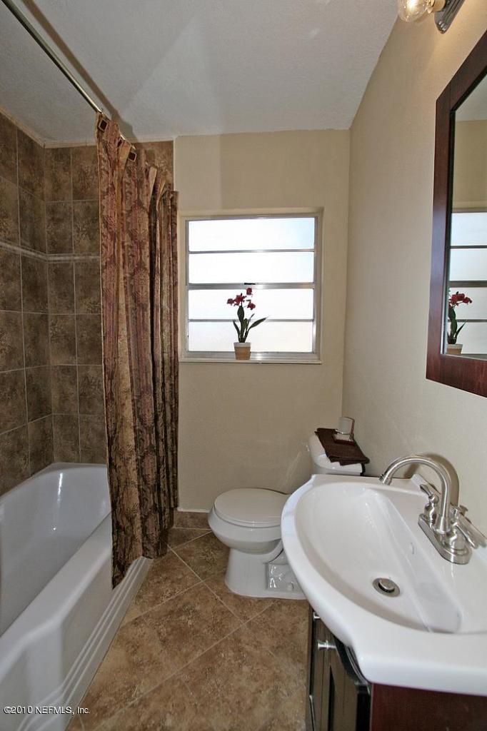 504 Nightingale Road Jacksonville, FL 32216 - Photo 5 of 12 Bathroom
