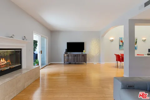$1,699,999 | 6435 Zumirez Drive, Unit 14, Malibu, CA 90265