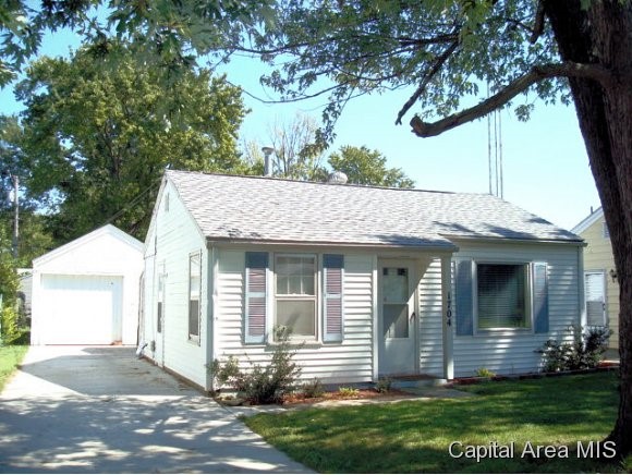 1704 North 20th Street Springfield, IL 62702 - Photo 1 of 12