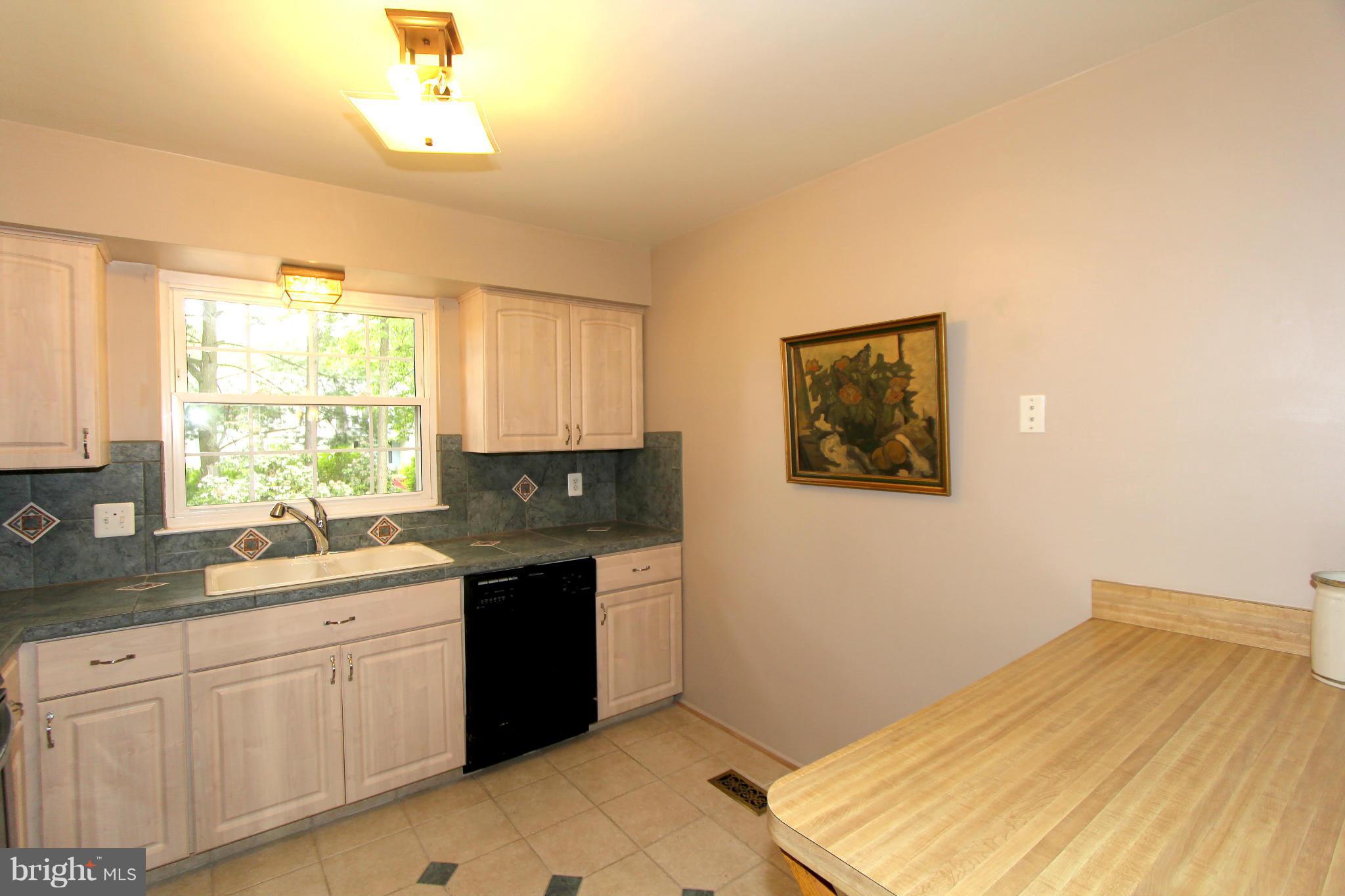 6004 Powell's Landing Road Burke, VA 22015 - Photo 18 of 27 Kitchen