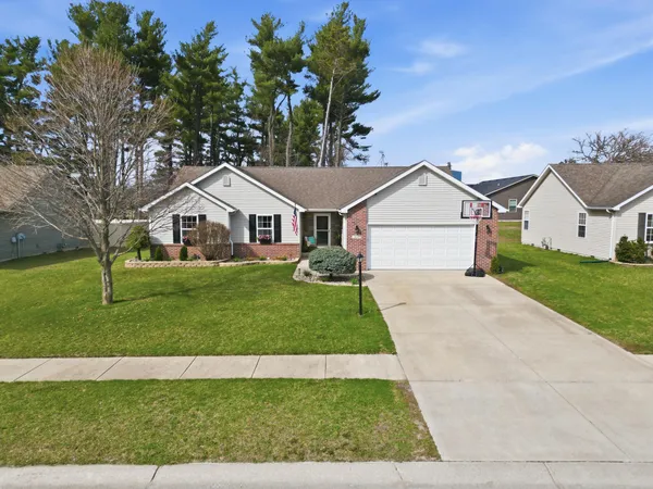 $389,900 | 414 17th Street Southeast, De Motte, IN 46310