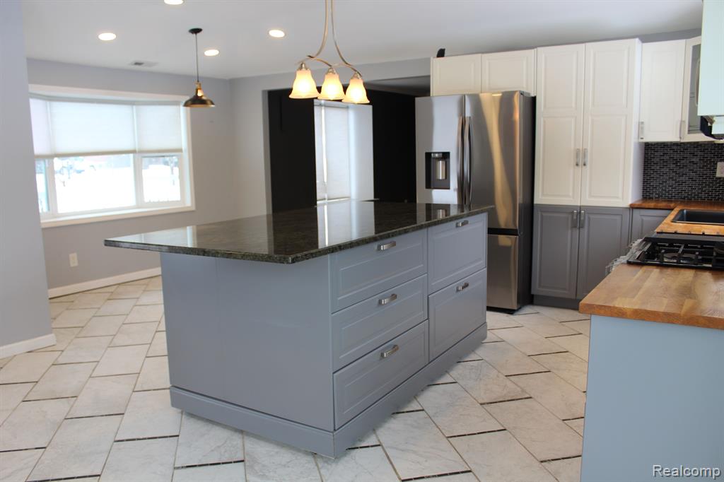896 Grace Avenue Rochester Hills, MI 48307 - Photo 6 of 24