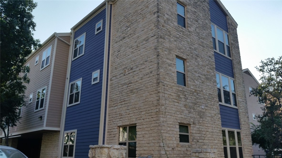 a brick building that has window in it