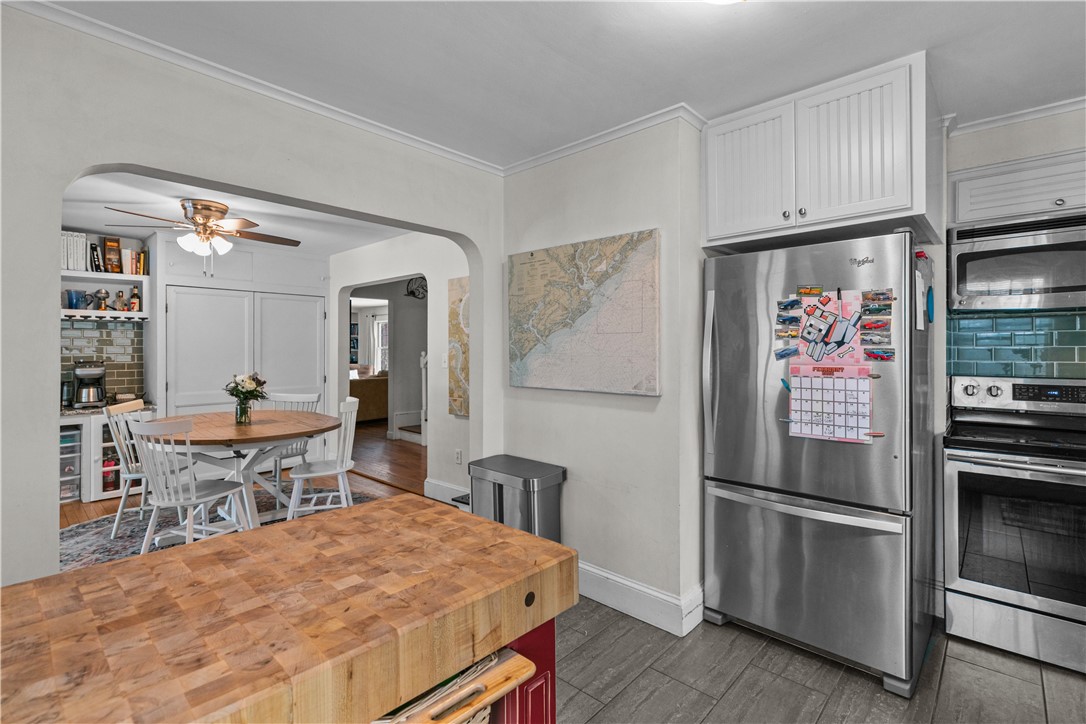 161 Mitchell's Lane Middletown, RI 02842 - Photo 11 of 30