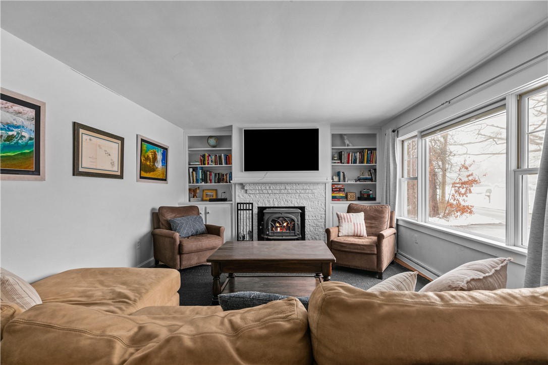 161 Mitchell's Lane Middletown, RI 02842 - Photo 3 of 30