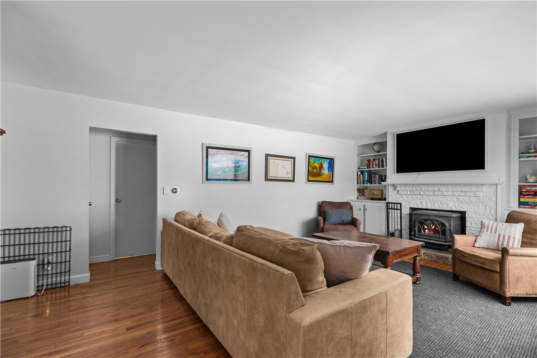 161 Mitchell's Lane Middletown, RI 02842 - Photo 5 of 30