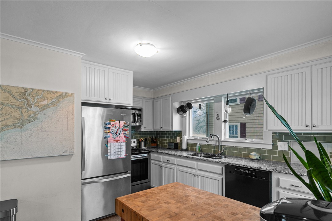 161 Mitchell's Lane Middletown, RI 02842 - Photo 10 of 30