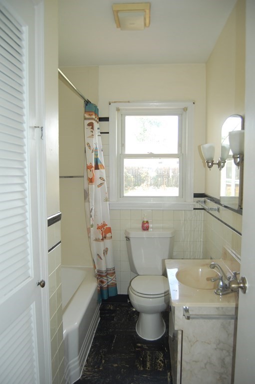 100 Derryfield Avenue Springfield, MA 01118 - Photo 11 of 22