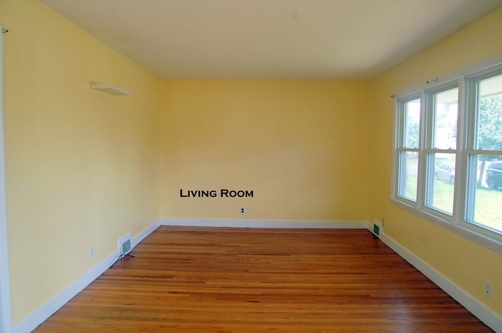 100 Derryfield Avenue Springfield, MA 01118 - Photo 3 of 22