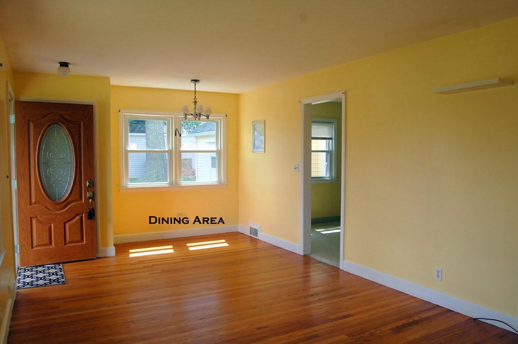 100 Derryfield Avenue Springfield, MA 01118 - Photo 4 of 22