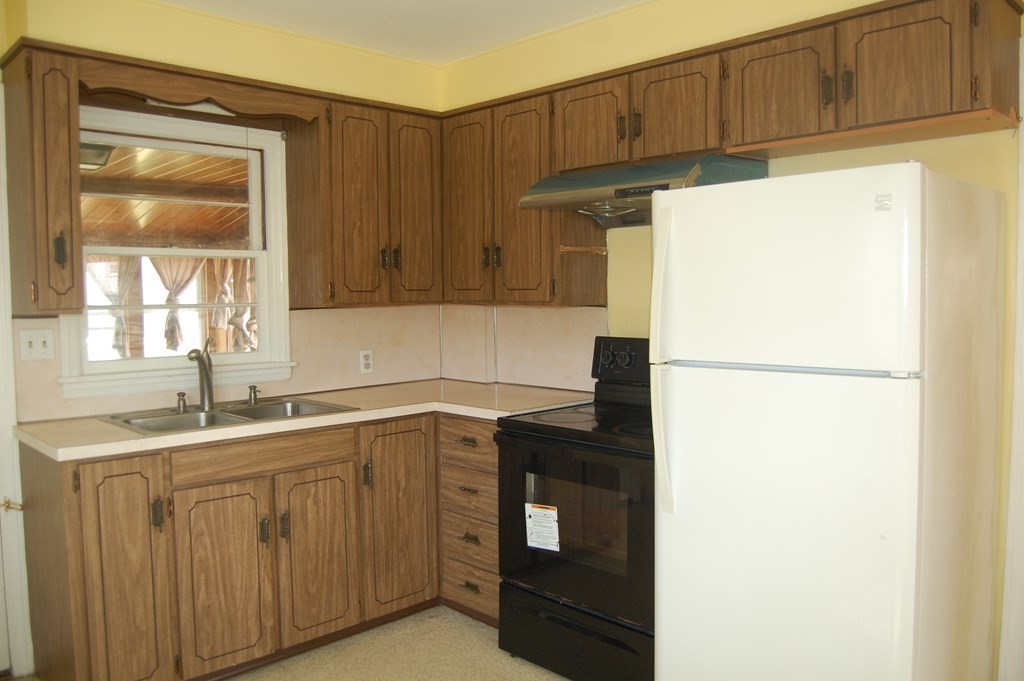 100 Derryfield Avenue Springfield, MA 01118 - Photo 7 of 22