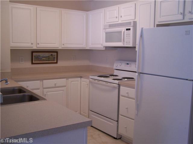 125 James High Point, Unit 1B High Point, NC 27265 - Photo 10 of 16 Kitchen. Kitchen with immaculate appliances.