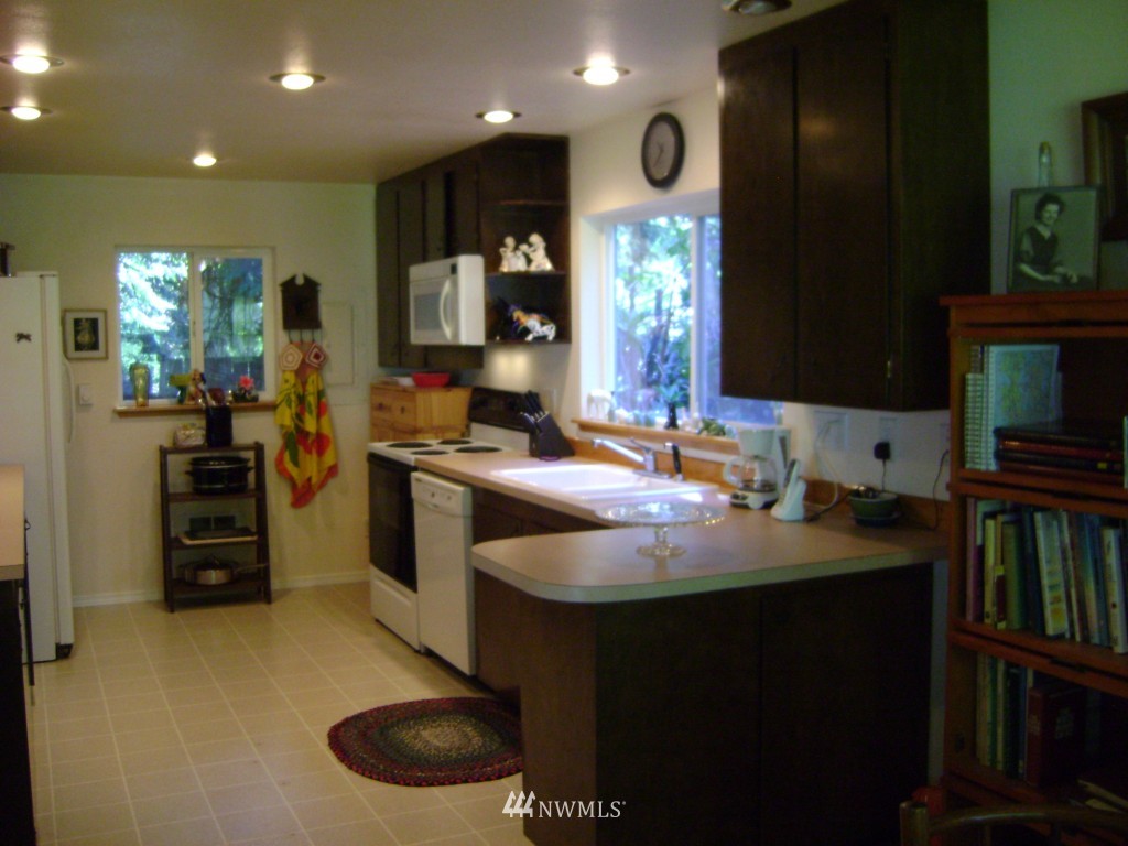 18836 Southeast 213th Street Renton, WA 98058 - Photo 5 of 20 Gallery Image 5