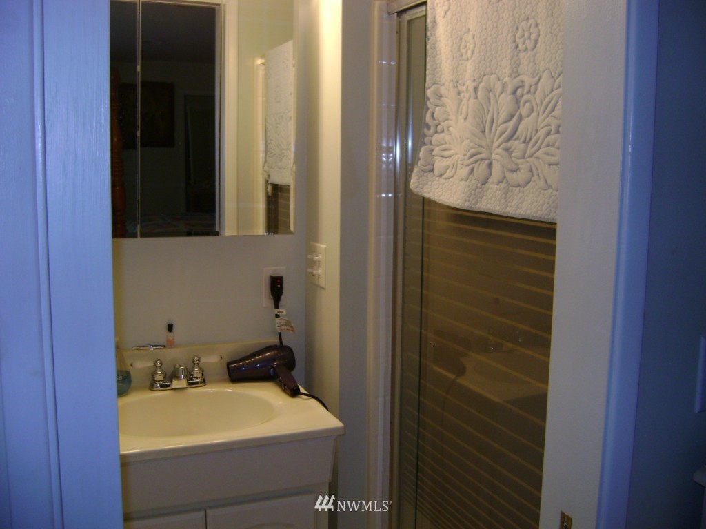 18836 Southeast 213th Street Renton, WA 98058 - Photo 6 of 20 Gallery Image 6