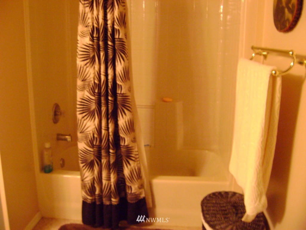 18836 Southeast 213th Street Renton, WA 98058 - Photo 9 of 20 Gallery Image 9