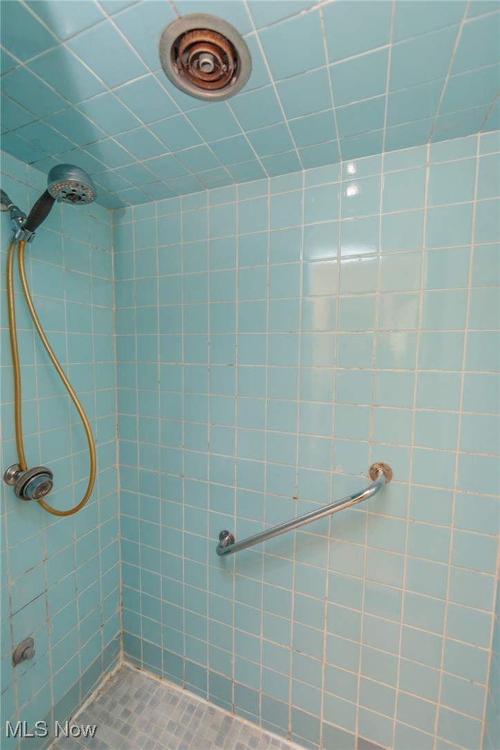 2375 Glendon Road Cleveland, OH 44118 - Photo 30 of 49 Gallery Image 30
