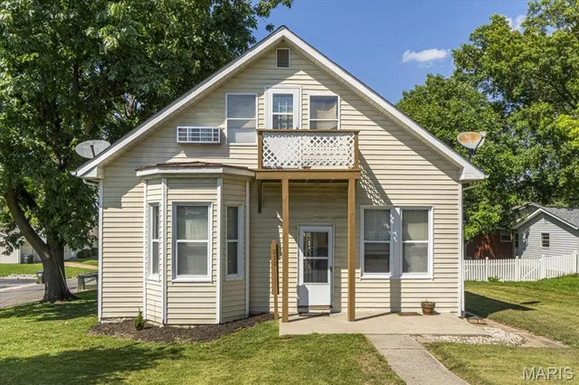 $455,000 | 214 East Market Street, Columbia, IL 62236