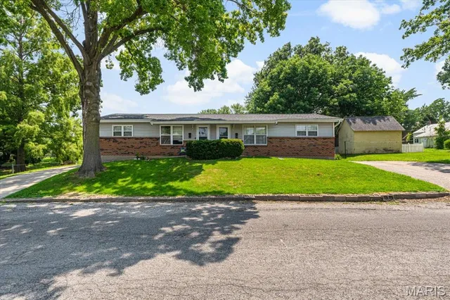 $455,000 | 214 East Market Street, Columbia, IL 62236