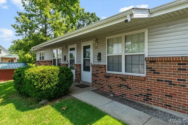 $455,000 | 214 East Market Street, Columbia, IL 62236
