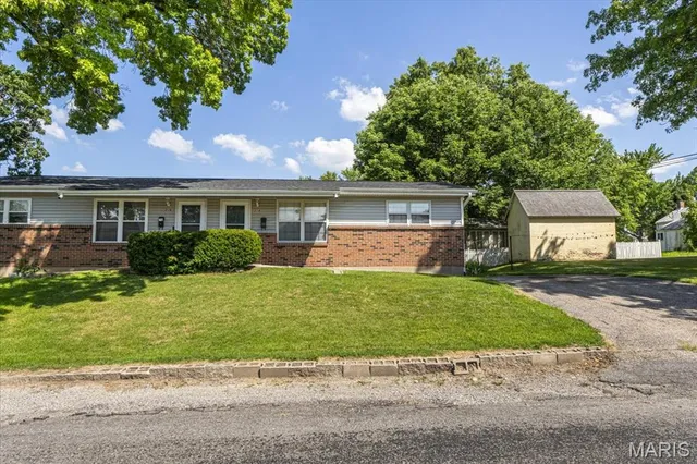 $455,000 | 214 East Market Street, Columbia, IL 62236