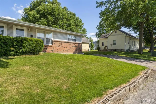 $455,000 | 214 East Market Street, Columbia, IL 62236