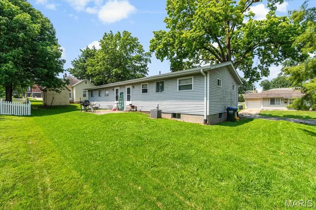 $455,000 | 214 East Market Street, Columbia, IL 62236