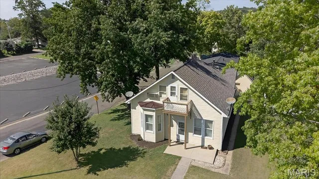 $455,000 | 214 East Market Street, Columbia, IL 62236