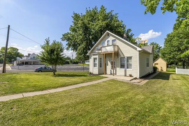 $455,000 | 214 East Market Street, Columbia, IL 62236