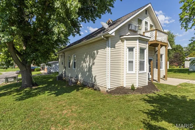 $455,000 | 214 East Market Street, Columbia, IL 62236