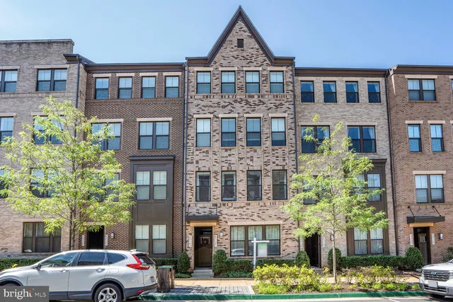 $485,000 | 45127 Kincora Drive, Sterling, VA 20166