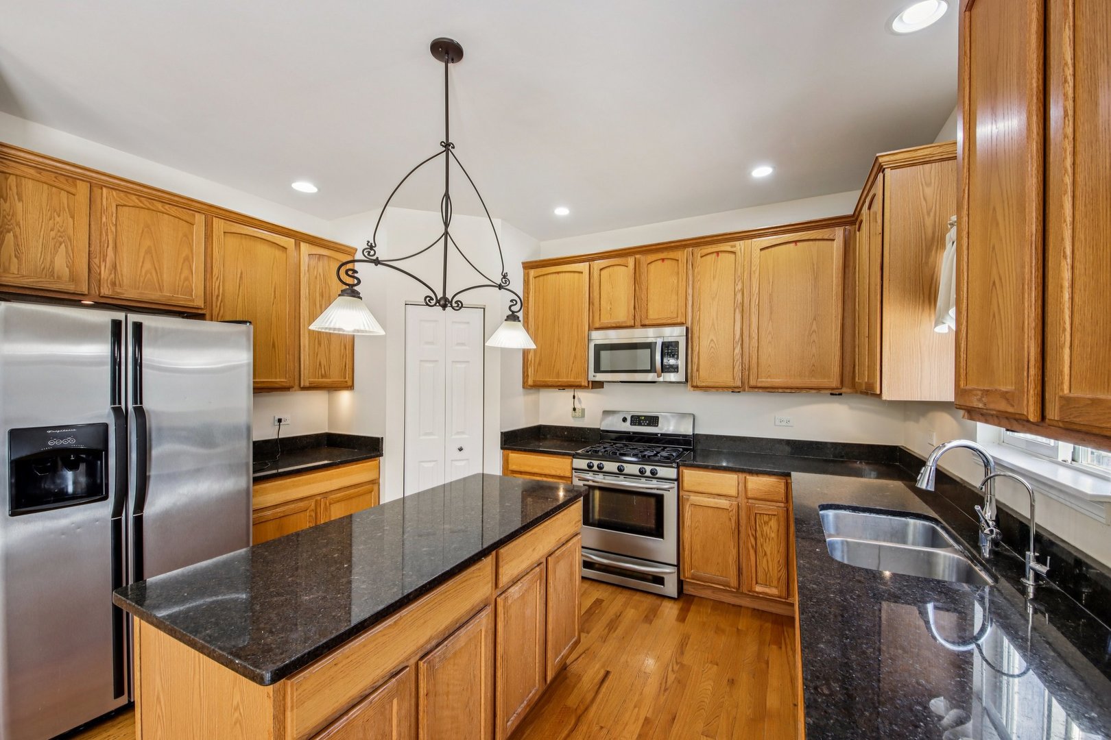 2208 Grand Pointe Trail Aurora, IL 60503 - Photo 12 of 39