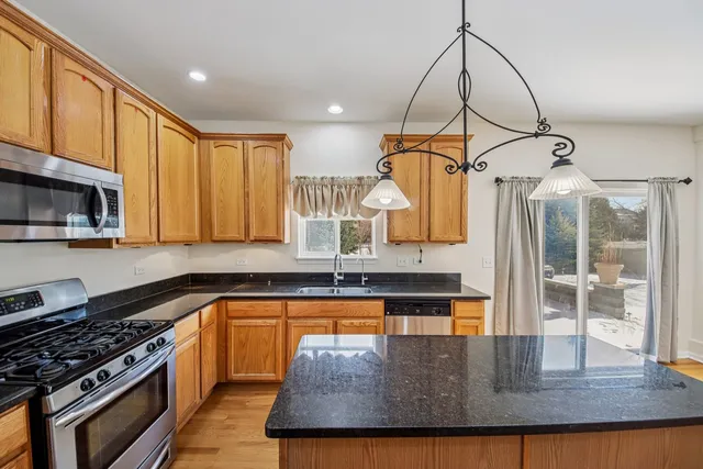 $550,000 | 2208 Grand Pointe Trail, Aurora, IL 60503