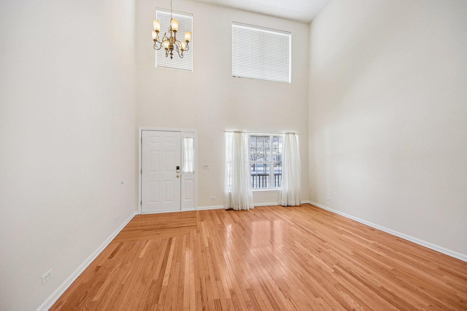 2208 Grand Pointe Trail Aurora, IL 60503 - Photo 4 of 39