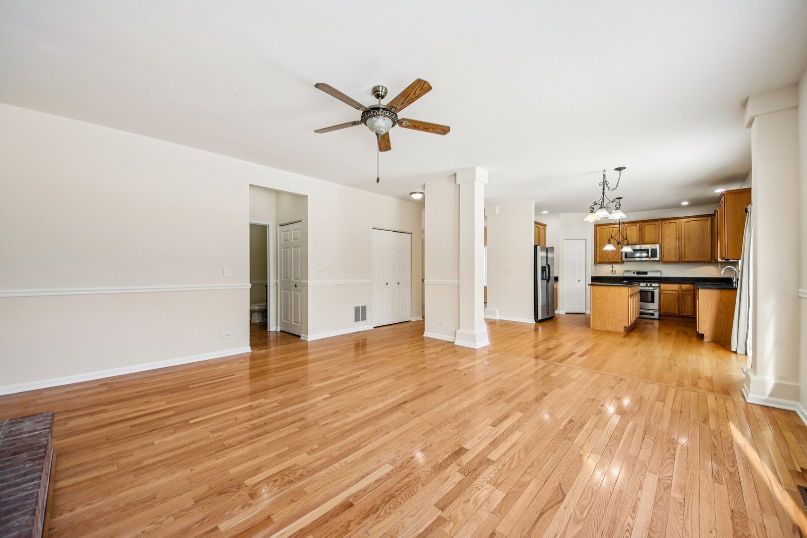 2208 Grand Pointe Trail Aurora, IL 60503 - Photo 7 of 39