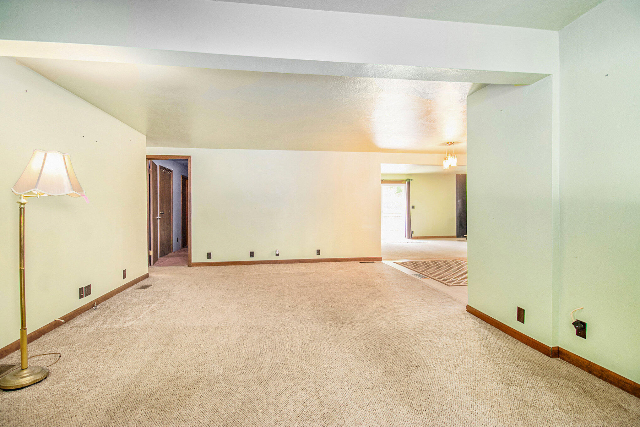 1943 Terminal Road Niles, MI 49120 - Photo 5 of 28 Living Room