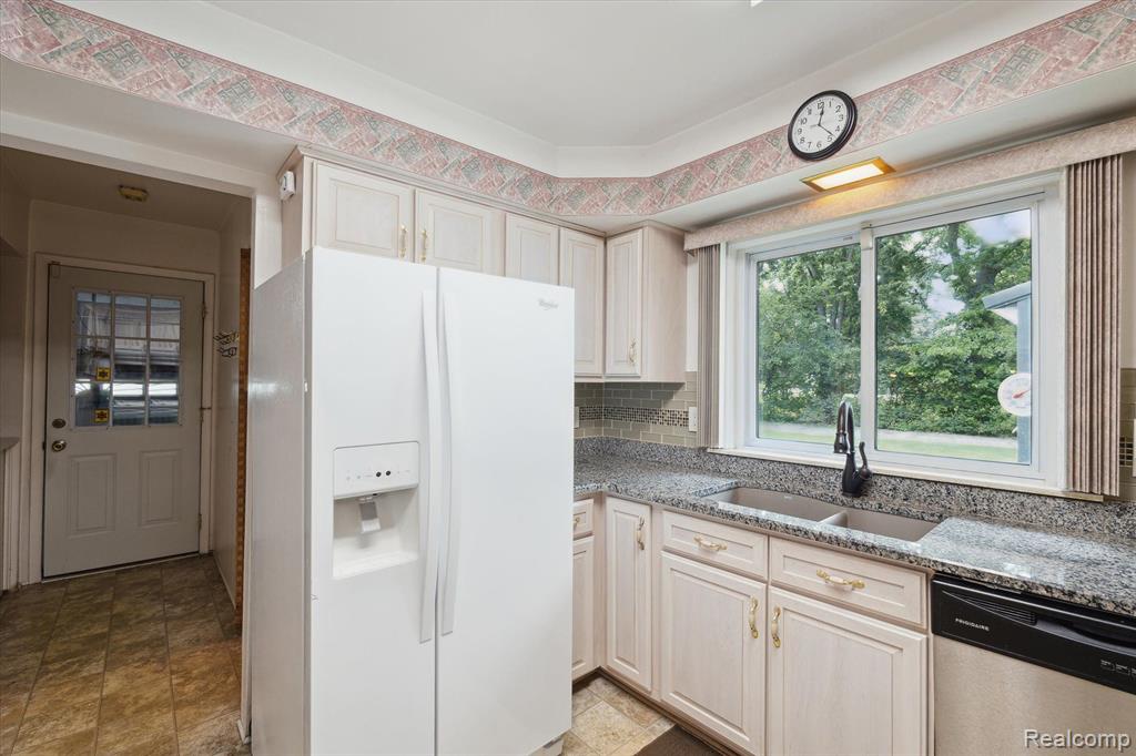 46700 Ryan Road Utica, MI 48317 - Photo 17 of 50