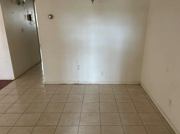 5300 Washington Street, Unit C213 Hollywood, FL 33021 - Photo 5 of 15 an empty room with a bench