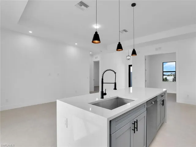 $2,100 | 125 Northwest 24th Avenue, Cape Coral, FL 33993