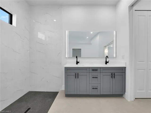 $2,100 | 125 Northwest 24th Avenue, Cape Coral, FL 33993