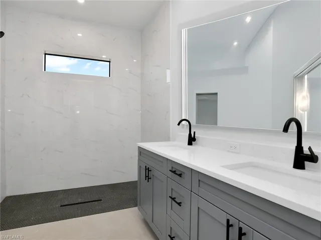 $2,100 | 125 Northwest 24th Avenue, Cape Coral, FL 33993