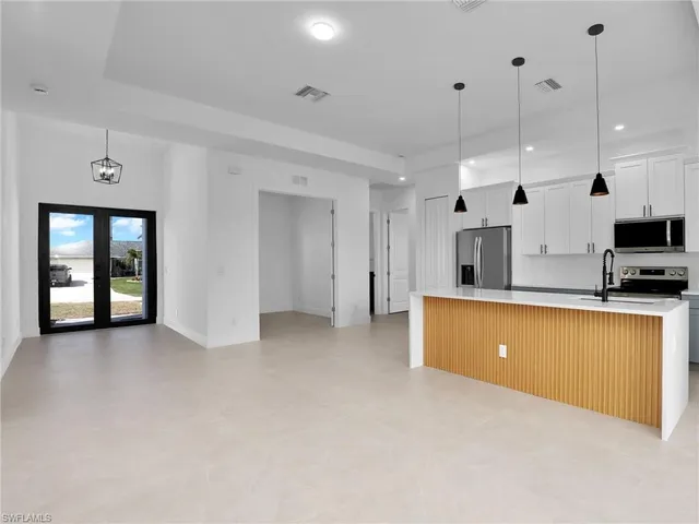 $2,100 | 125 Northwest 24th Avenue, Cape Coral, FL 33993