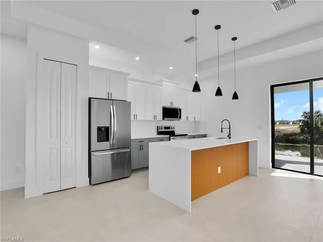 $2,100 | 125 Northwest 24th Avenue, Cape Coral, FL 33993