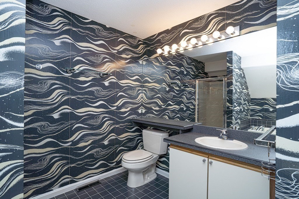 700 Shore Drive, Unit 511 Fall River, MA 02721 - Photo 26 of 40 a bathroom with a sink and mirror