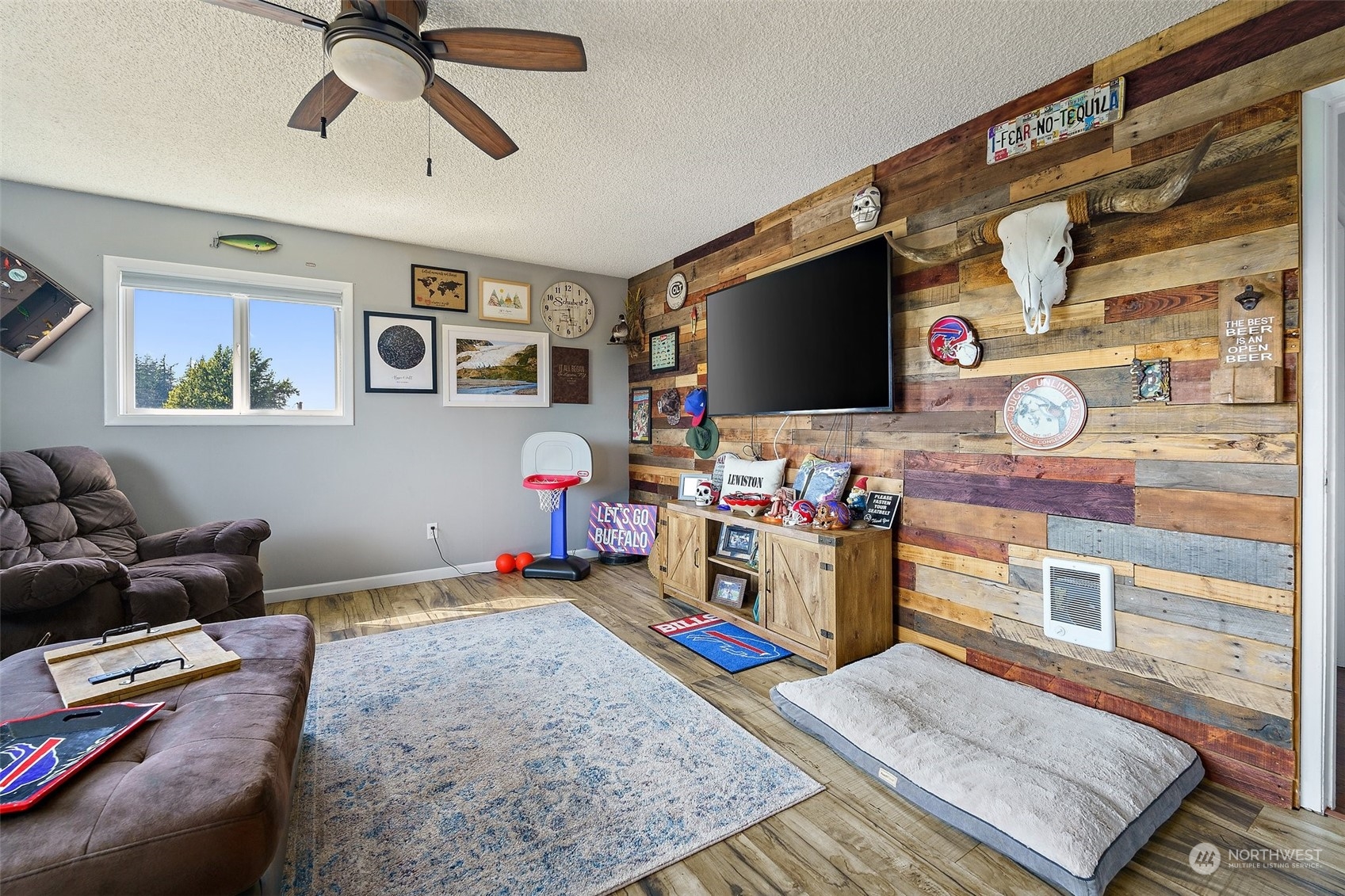 1880 Birch Bay Lynden Road Ferndale, WA 98248 - Photo 19 of 33 a bedroom with bed and furniture