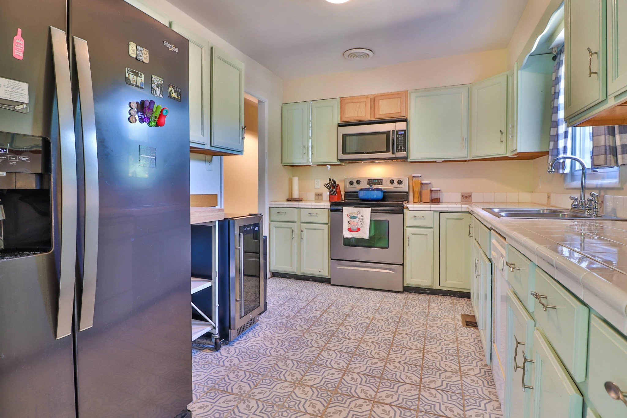 3201 Walnoaks Road Knoxville, TN 37921 - Photo 7 of 24 a kitchen with stainless steel appliances granite countertop a refrigerator sink and stove