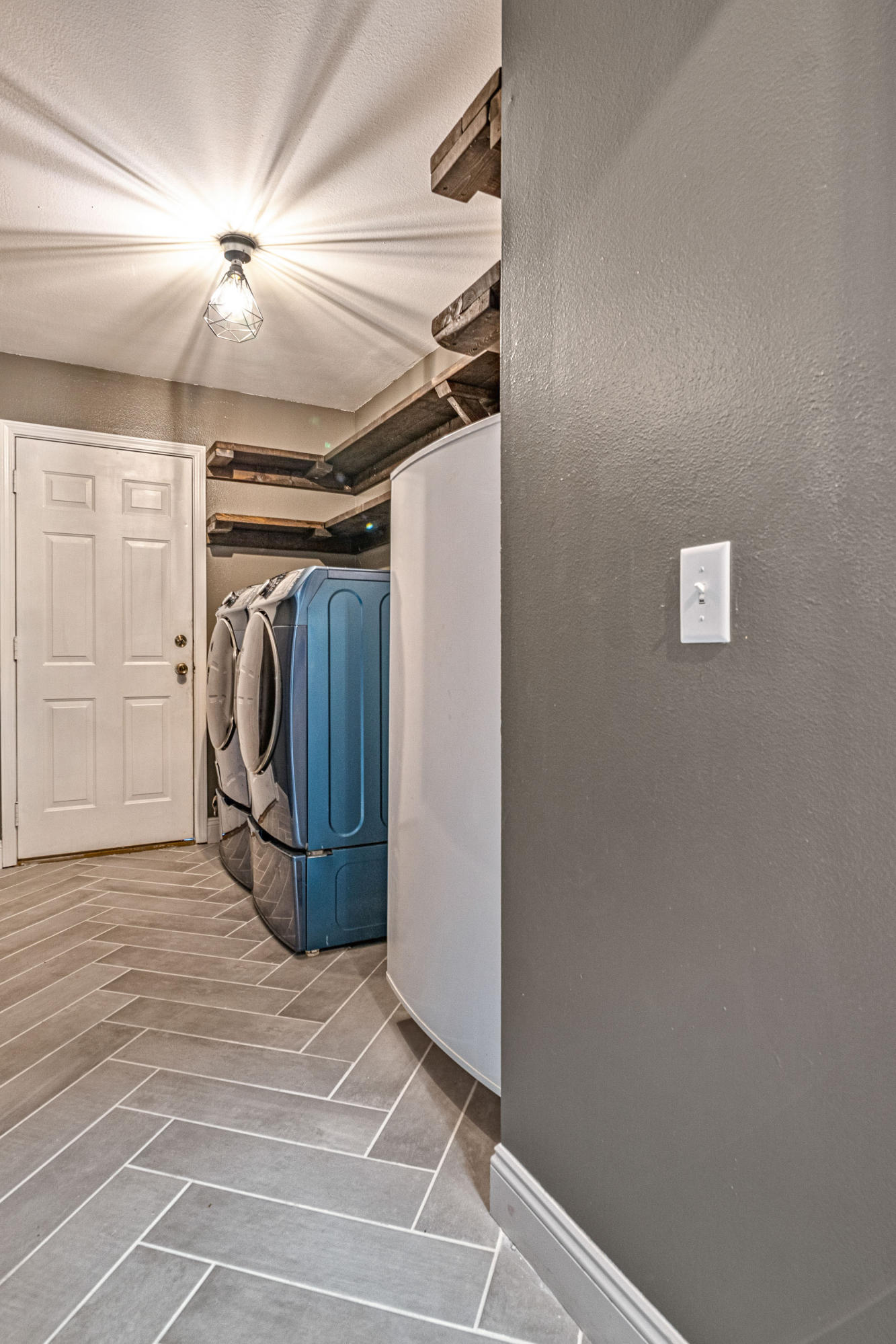 2813 Atoka Trail Crestview, FL 32539 - Photo 19 of 29 a view of a garage