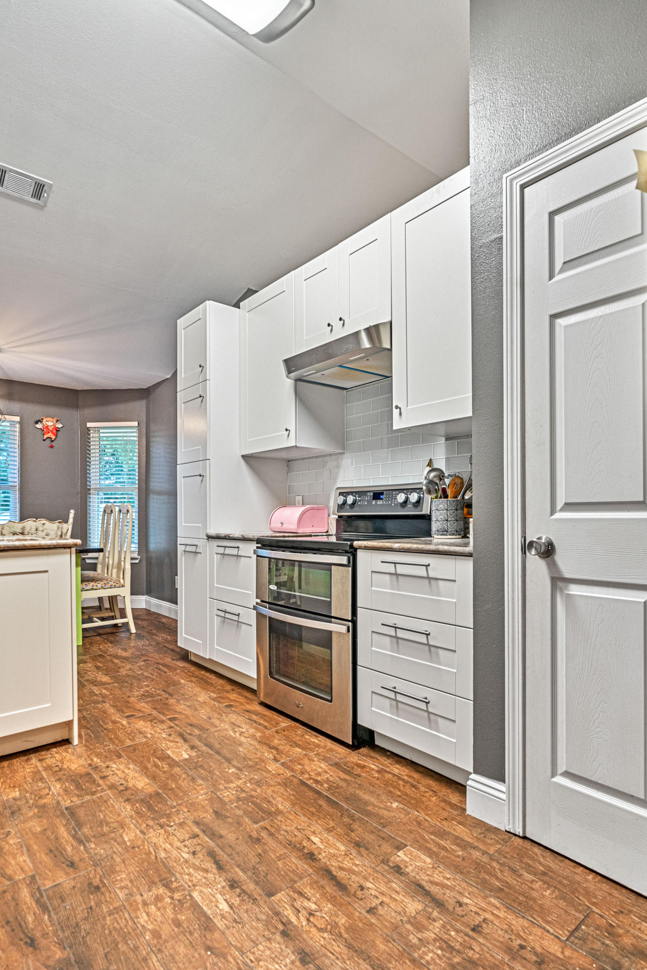 2813 Atoka Trail Crestview, FL 32539 - Photo 20 of 29 a kitchen with granite countertop a stove and cabinets