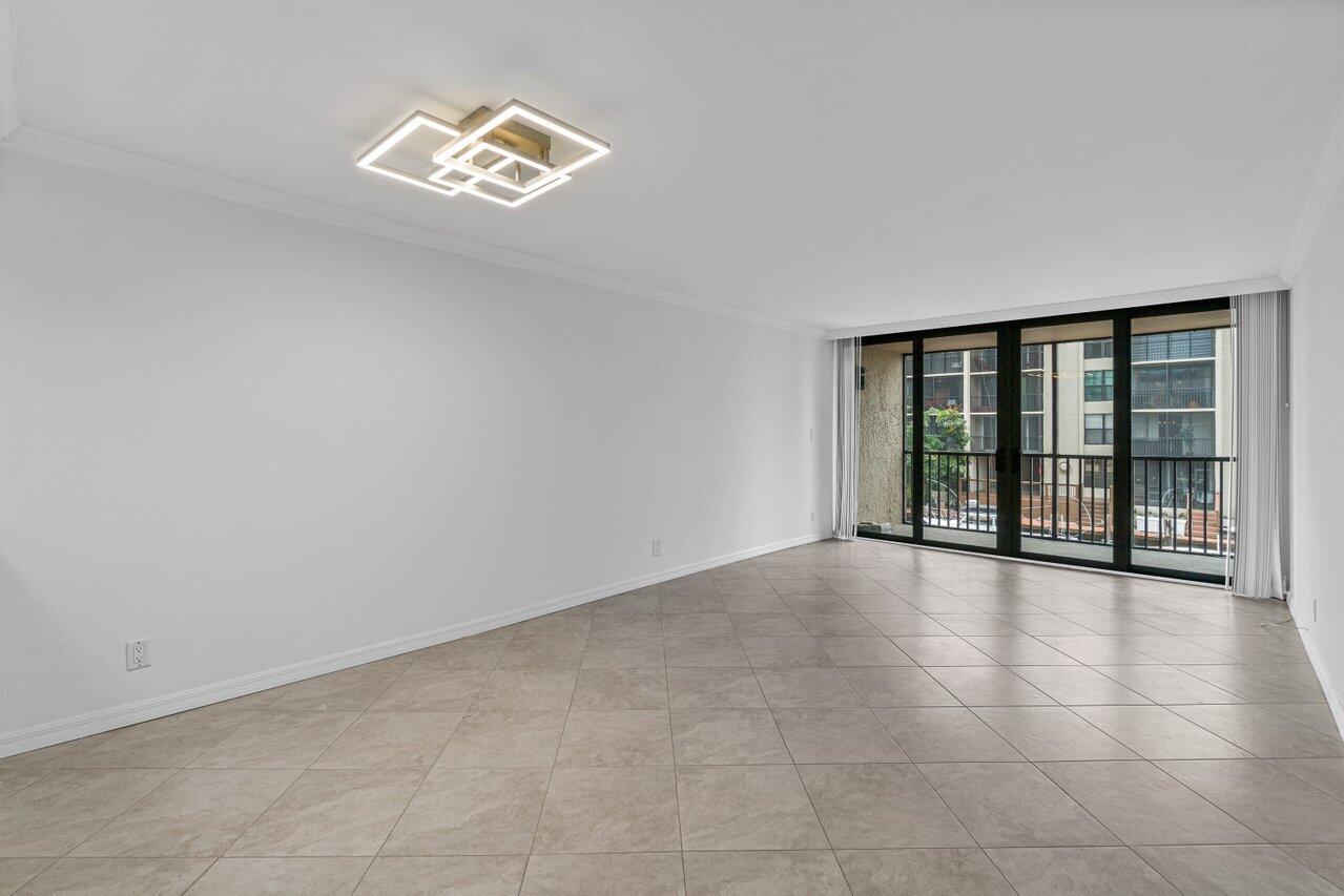 8 Royal Palm Way, Unit 2060 Boca Raton, FL 33432 - Photo 8 of 28 Living Area